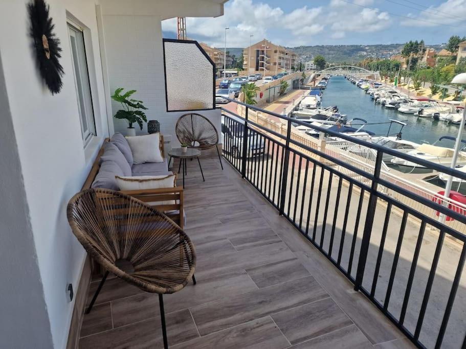 Waterfront 3 Bed Apartment, 90M From The Beach Platja de Larenal 외부 사진