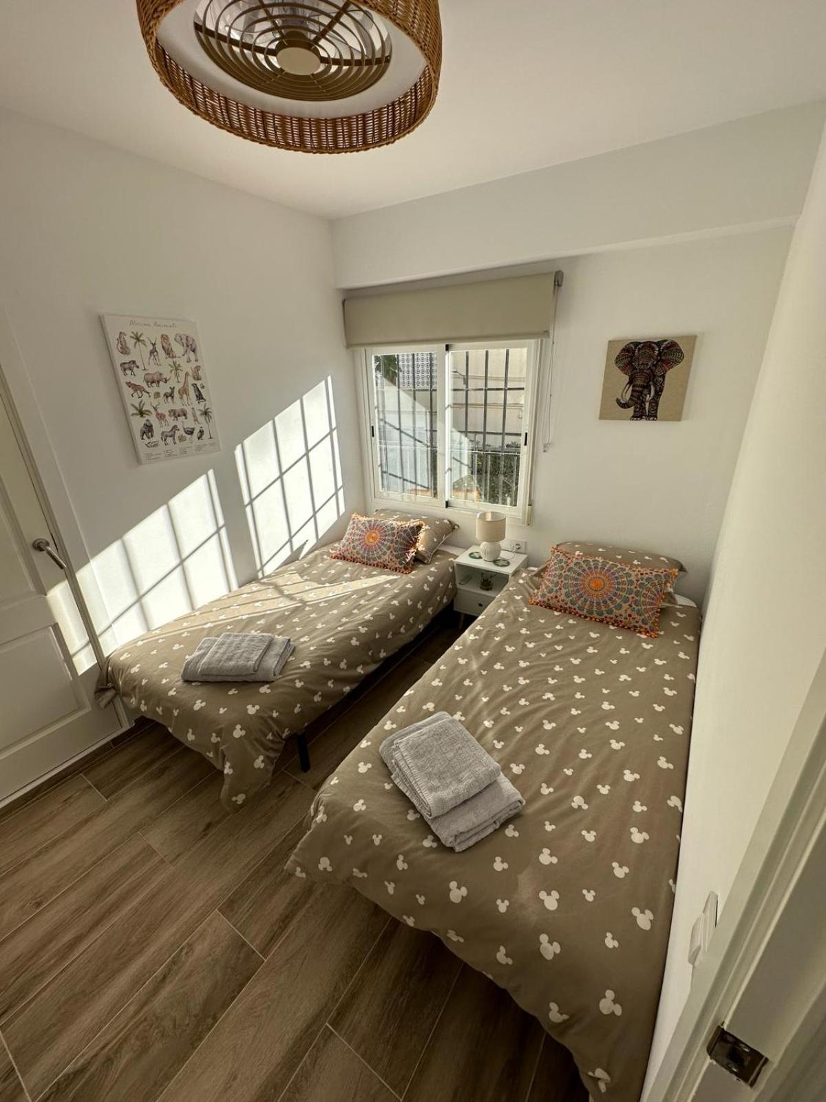 Waterfront 3 Bed Apartment, 90M From The Beach Platja de Larenal 외부 사진