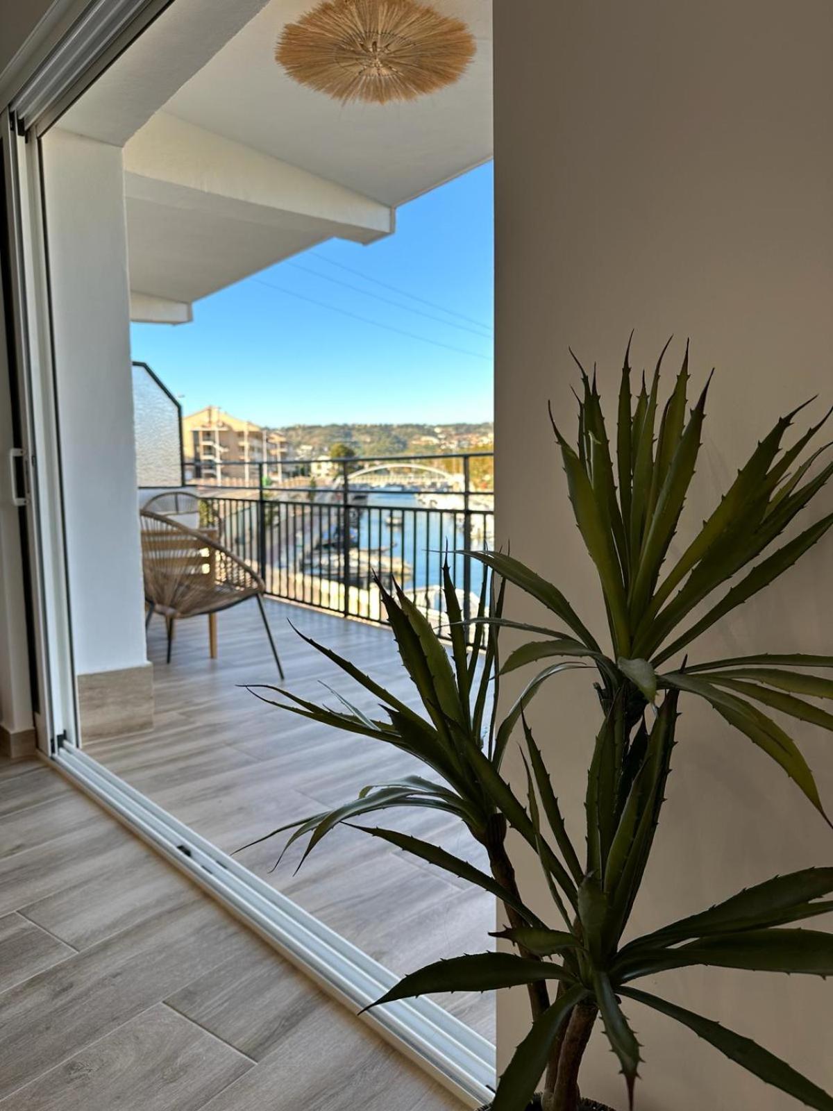 Waterfront 3 Bed Apartment, 90M From The Beach Platja de Larenal 외부 사진