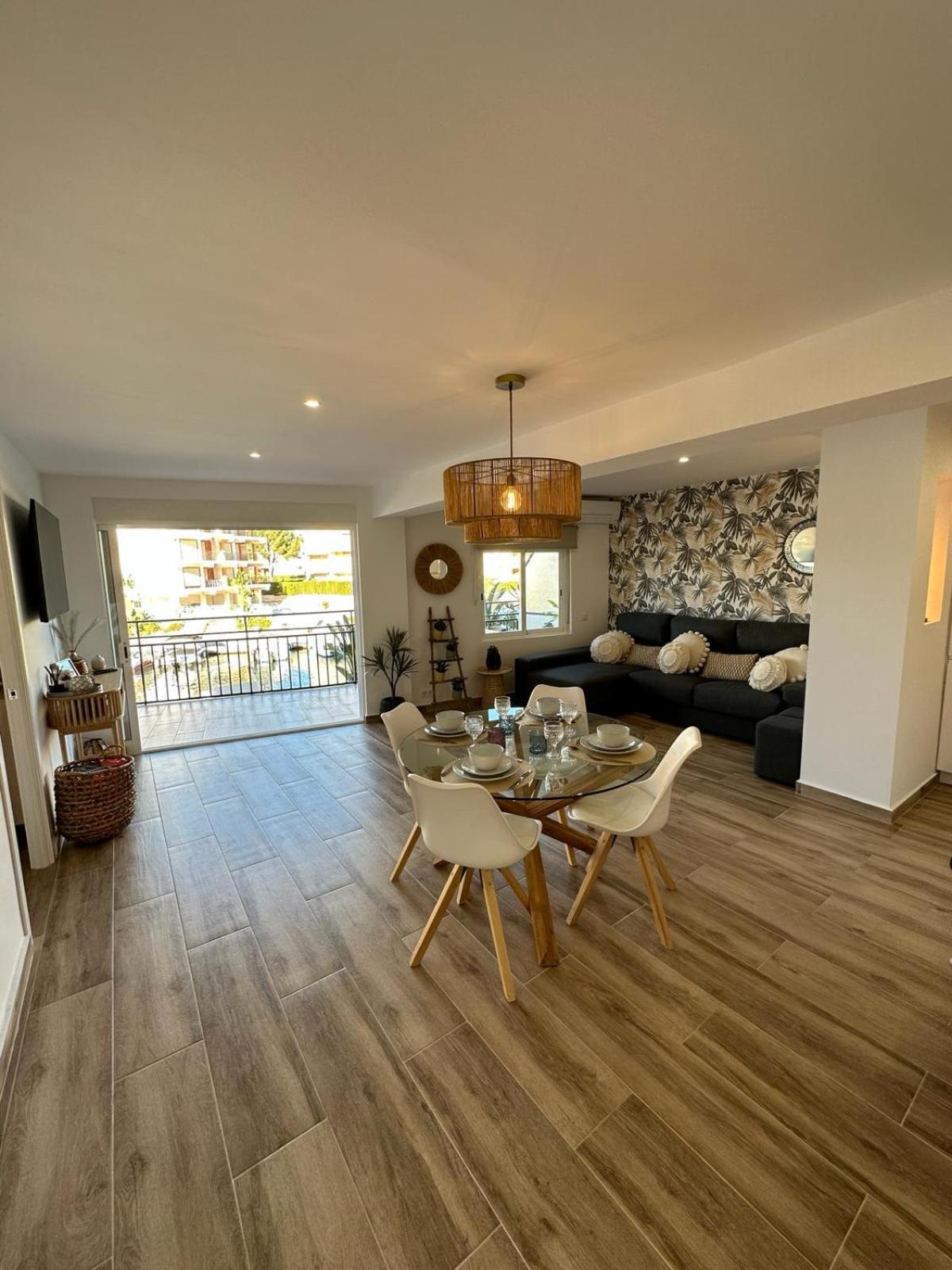 Waterfront 3 Bed Apartment, 90M From The Beach Platja de Larenal 외부 사진