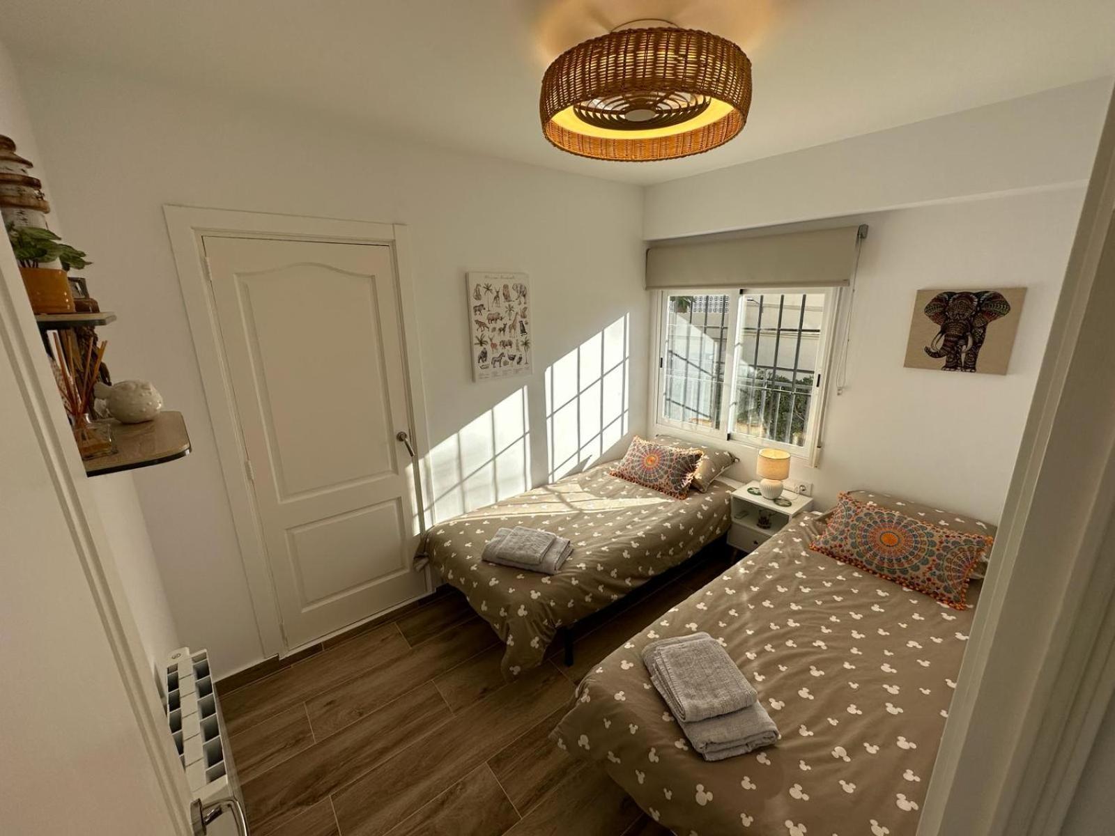 Waterfront 3 Bed Apartment, 90M From The Beach Platja de Larenal 외부 사진