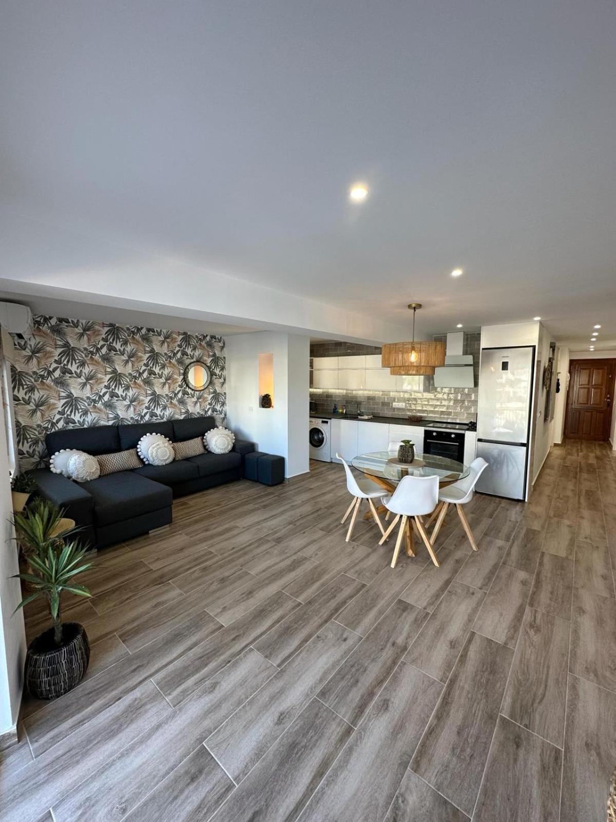 Waterfront 3 Bed Apartment, 90M From The Beach Platja de Larenal 외부 사진