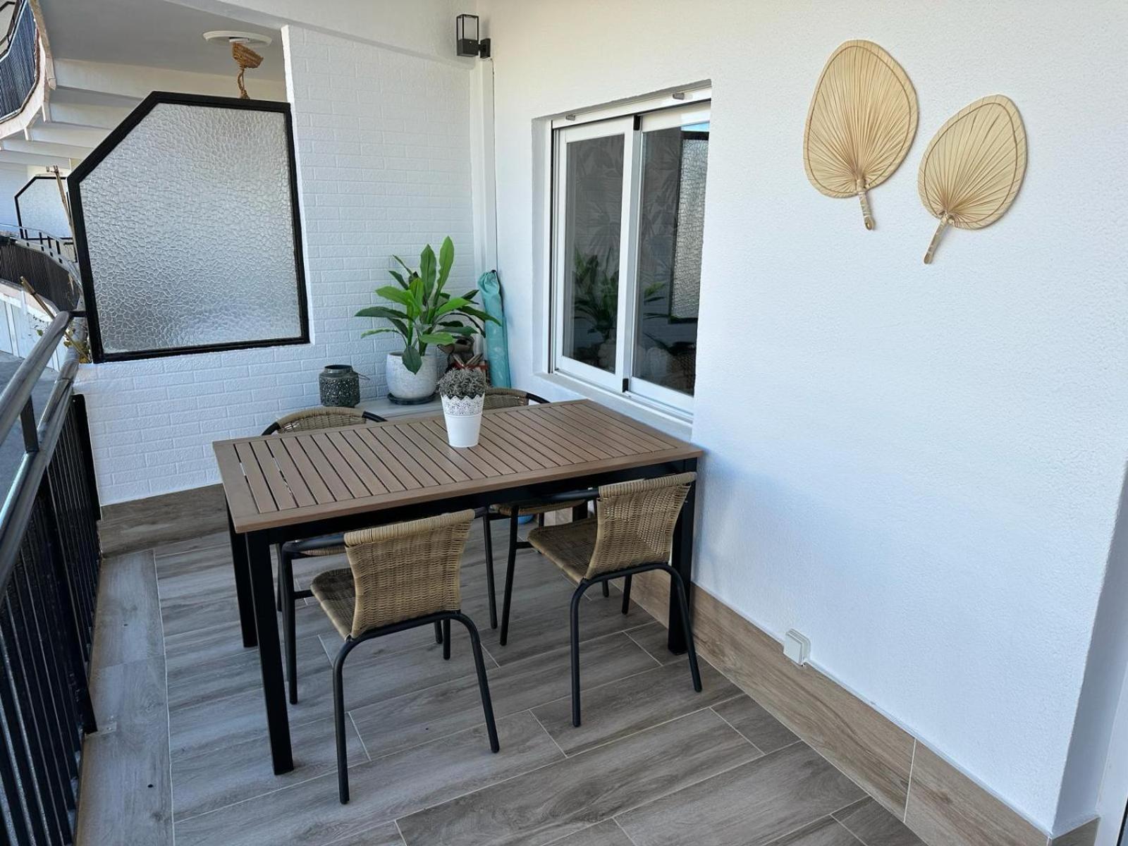 Waterfront 3 Bed Apartment, 90M From The Beach Platja de Larenal 외부 사진
