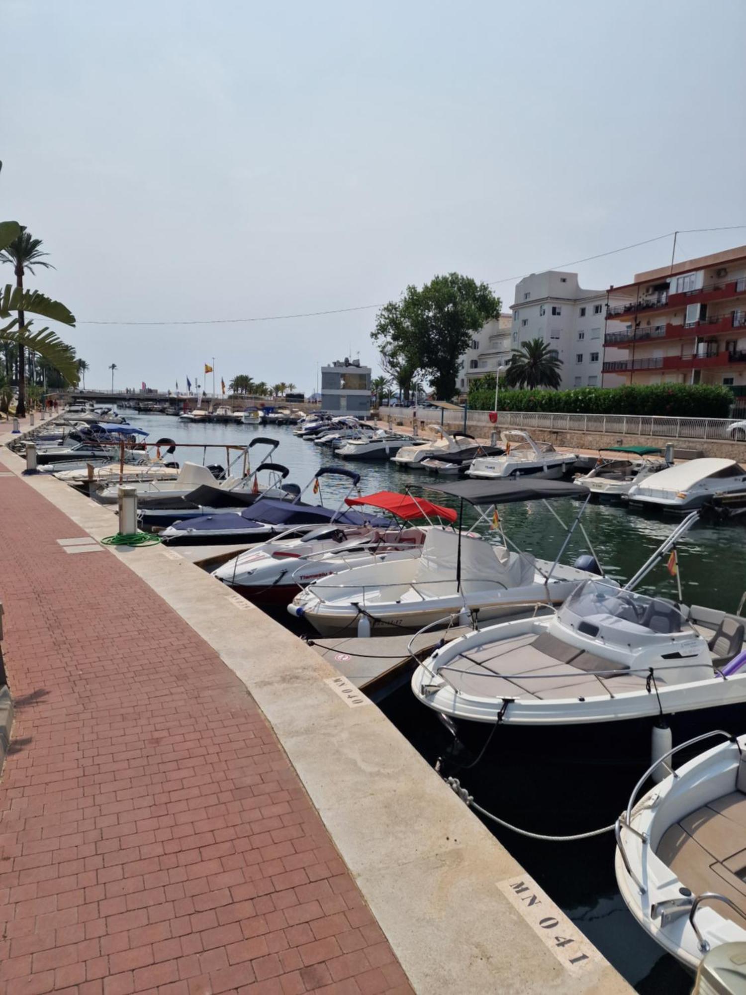 Waterfront 3 Bed Apartment, 90M From The Beach Platja de Larenal 외부 사진