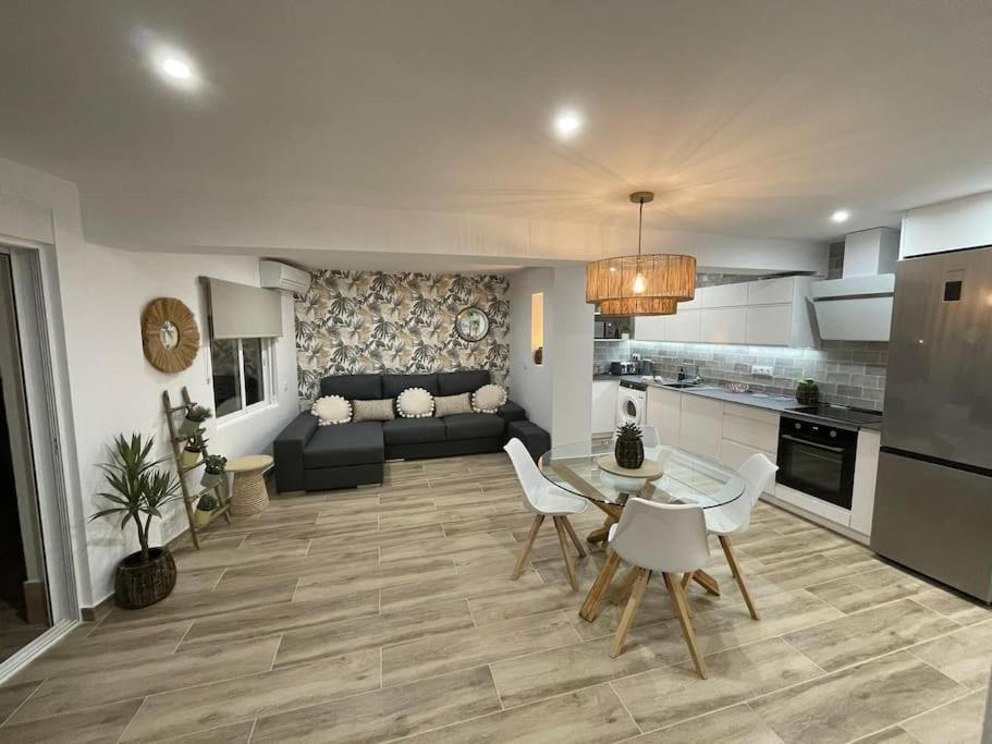 Waterfront 3 Bed Apartment, 90M From The Beach Platja de Larenal 외부 사진