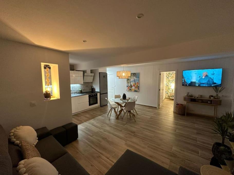 Waterfront 3 Bed Apartment, 90M From The Beach Platja de Larenal 외부 사진