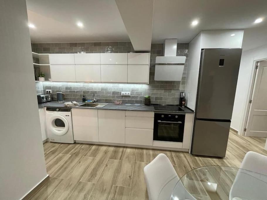 Waterfront 3 Bed Apartment, 90M From The Beach Platja de Larenal 외부 사진