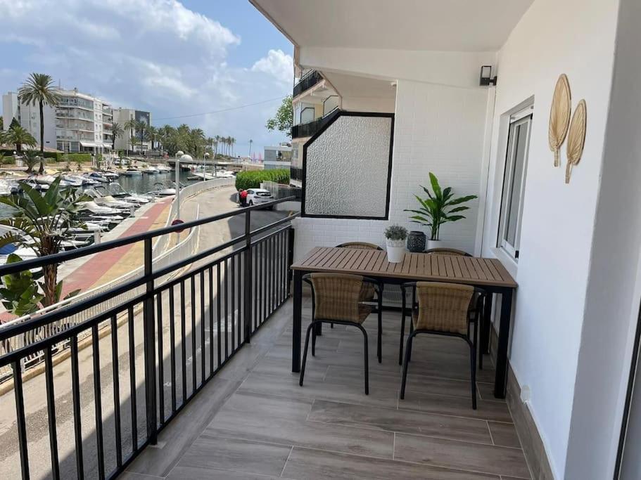 Waterfront 3 Bed Apartment, 90M From The Beach Platja de Larenal 외부 사진